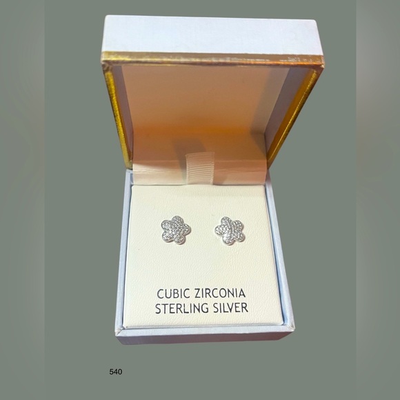 *new* Sterling Silver Cubic Zirconia Flower Earrings - Picture 1 of 9